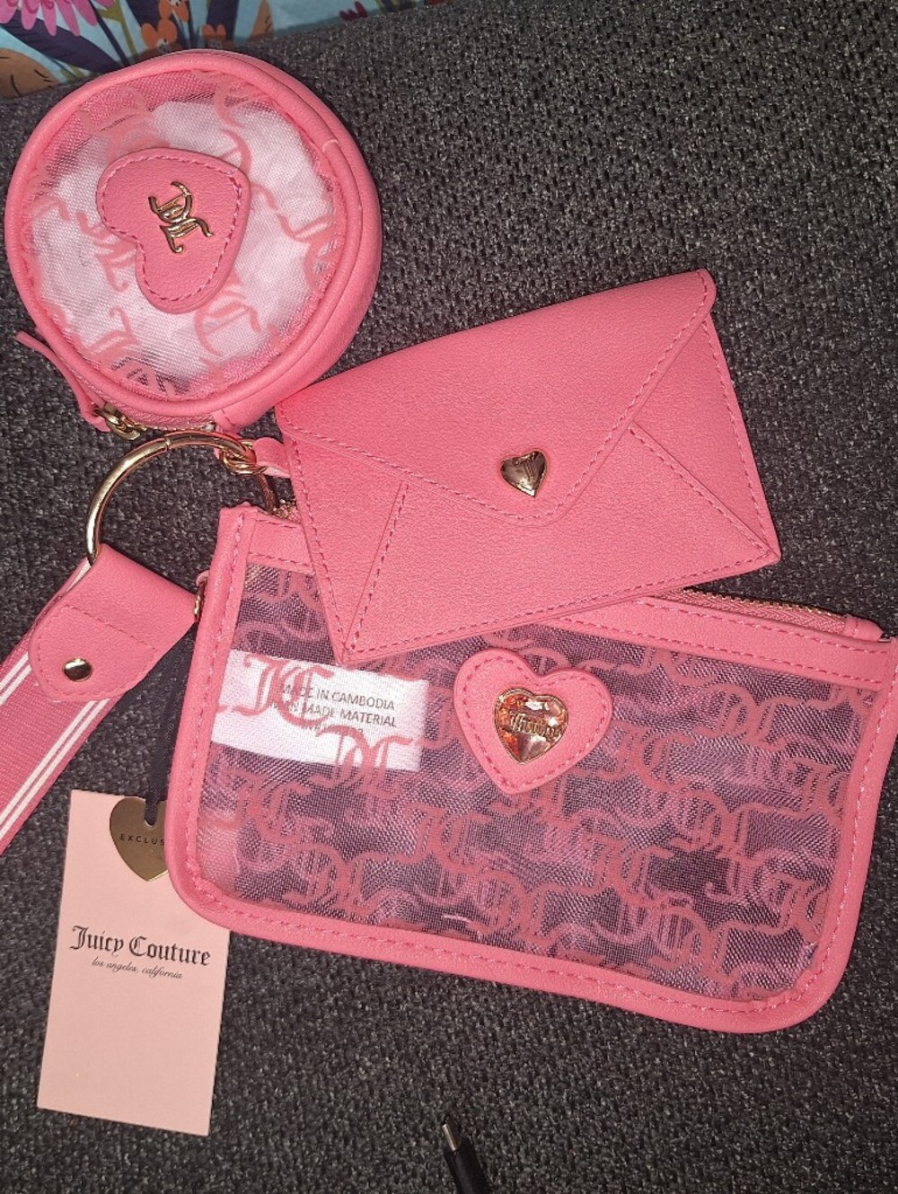 EXCLUSIVE Juicy Couture Pink Heart Accent Keychain Wallet Trio - Picture 2 of 8